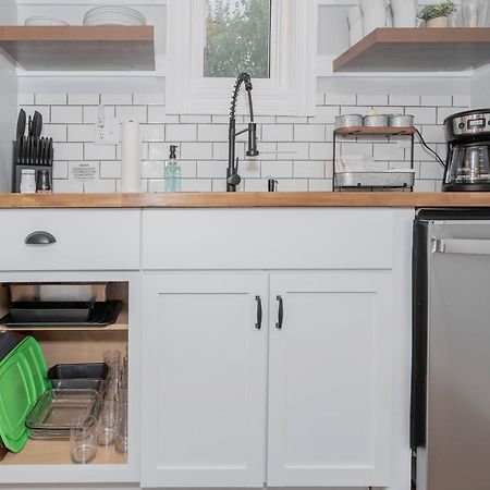 Apartament In The Heart Of Little Italy! Free Parking! Cleveland Zewnętrze zdjęcie