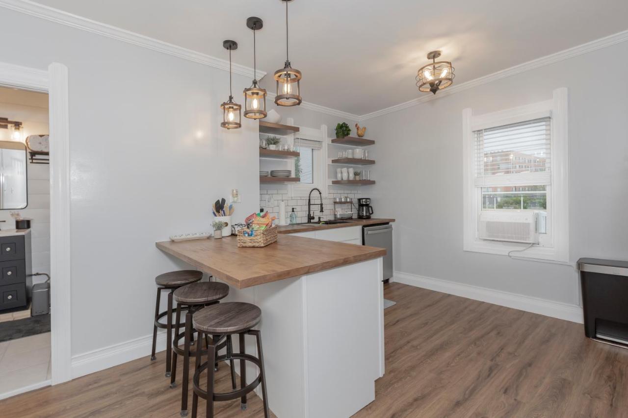 Apartament In The Heart Of Little Italy! Free Parking! Cleveland Zewnętrze zdjęcie