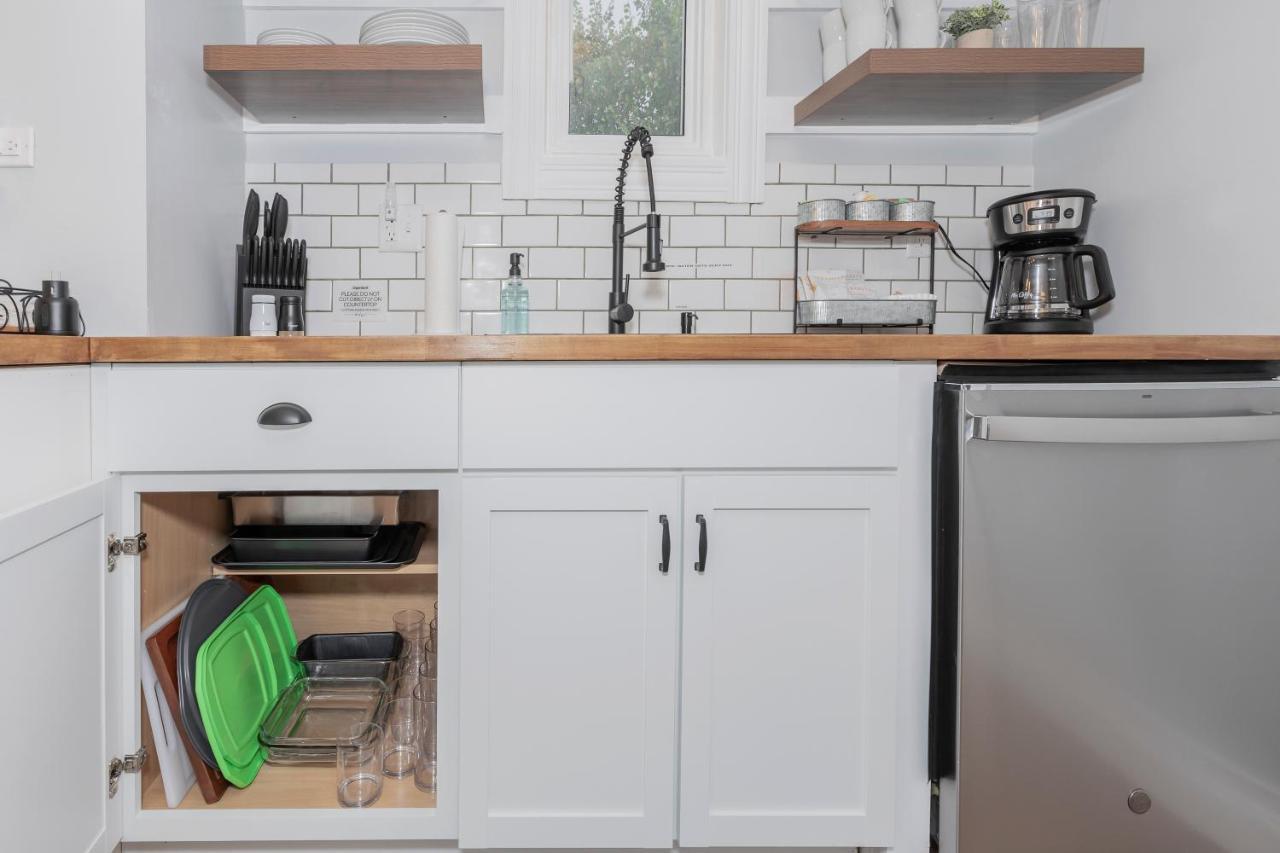 Apartament In The Heart Of Little Italy! Free Parking! Cleveland Zewnętrze zdjęcie