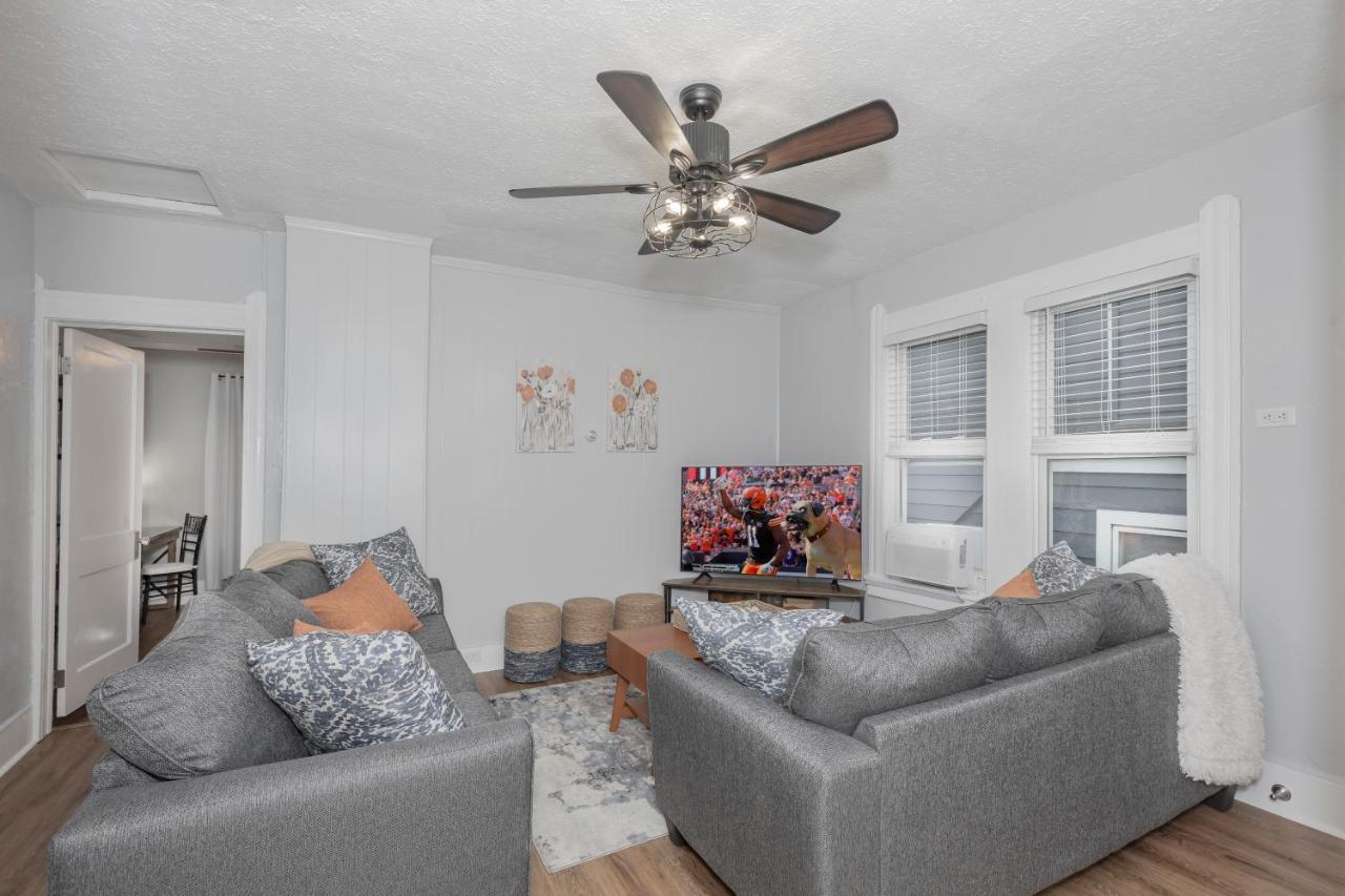 Apartament In The Heart Of Little Italy! Free Parking! Cleveland Zewnętrze zdjęcie