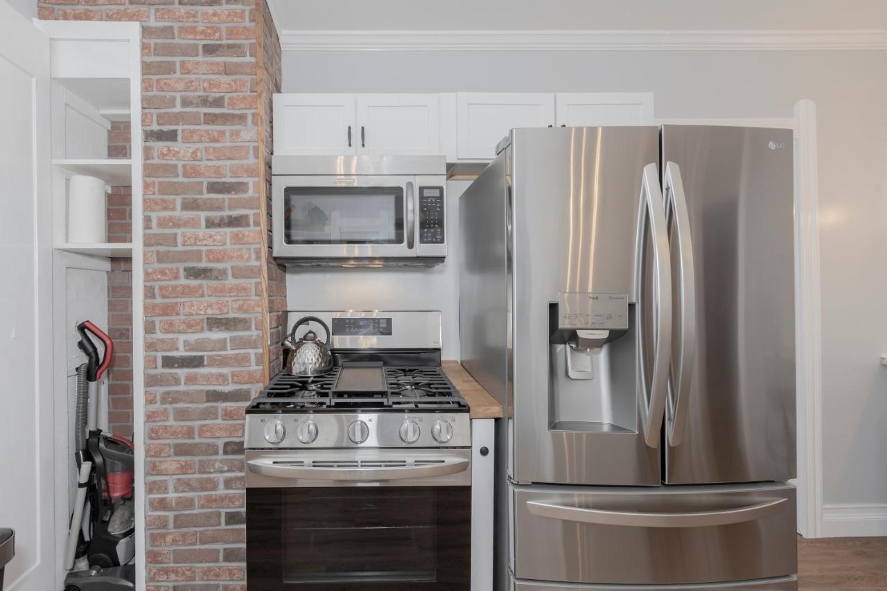 Apartament In The Heart Of Little Italy! Free Parking! Cleveland Zewnętrze zdjęcie